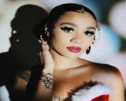 Juliet is a tattoo lover and has tattoos on her different body parts including her shoulder and forearm.